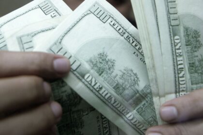 dolar-sobe-a-r$-5,19-apos-tom-mais-duro-de-presidente-do-fed