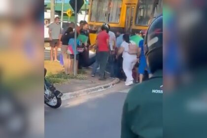mulher-vai-parar-debaixo-de-onibus-apos-acidente-e-e-resgatada-com-ajuda-de-pedestres-no-to;