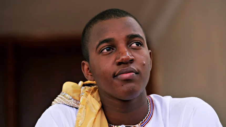 ex-monarca-mais-jovem-do-mundo,-rei-de-uganda-morre-aos-34-anos