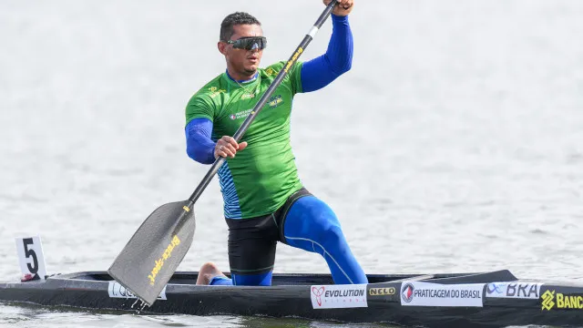 isaquias-queiroz-conquista-o-ouro-no-c1-500m-no-mundial-de-canoagem