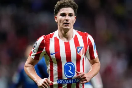 julian-alvarez-retorna-aos-treinos-pelo-atletico-de-madrid-e-dirigente-torce-por-reintegracao
