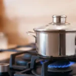 estes-5-eletrodomesticos-nao-devem-ficar-perto-do-fogao;-veja-os-riscos