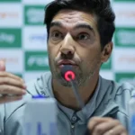 abel-cobra-vitor-roque-e-detona-arbitragem-apos-empate:-‘e-inacreditavel’