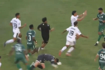 ex-palmeiras,-luan-soca-adversarios-apos-expulsao-por-cotovelada-na-serie-d