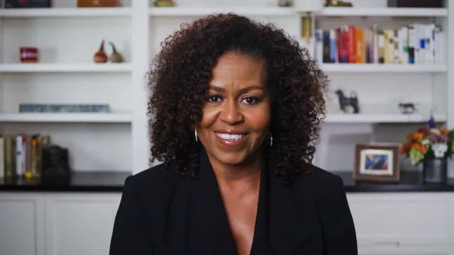michelle-obama-diz-nao-sentir-falta-das-filhas-apos-saida-de-casa