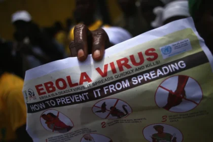 surto-de-ebola-no-congo-ultrapassa-3-mil-mortes-e-6-mil-casos-confirmados