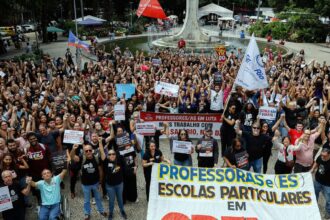 professores-de-escolas-particulares-do-rio-fazem-greve-de-24-horas