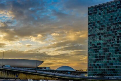 senado:-oposicao-obstrui-e-fim-da-escala-6×1-nao-vai-a-plenario