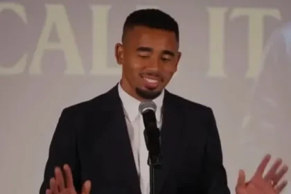 gabriel-jesus-solta-palavrao-em-plena-apresentacao-no-barcelona
