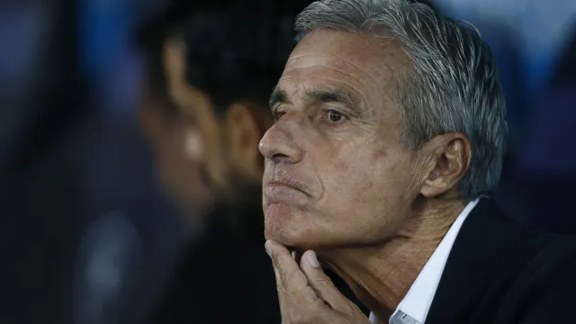 suspeito-de-se-passar-por-luis-castro-e-preso-no-rio-apos-aplicar-golpe-de-r$-22-mil-em-jogador-do-gremio