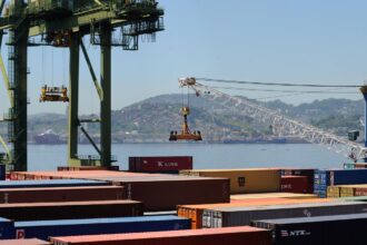 balanca-comercial-tem-superavit-de-us$-7,4-bilhoes-em-agosto