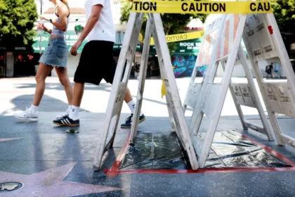 estrela-de-dolly-parton-na-calcada-da-fama-ganha-restauro-apos-vandalismo