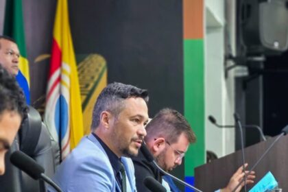 camara-de-araguaina-aprecia-projetos-voltados-a-educacao,-inclusao-social-e-valorizacao-do-servidor-em-sessao-ordinaria