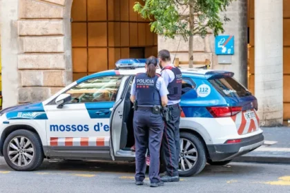 homem-esfaqueia-tres-pessoas-e-salta-do-4.o-andar-em-barcelona