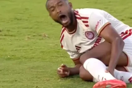 imagens-fortes:-atacante-marroquino-fratura-a-perna-em-dividida;-video