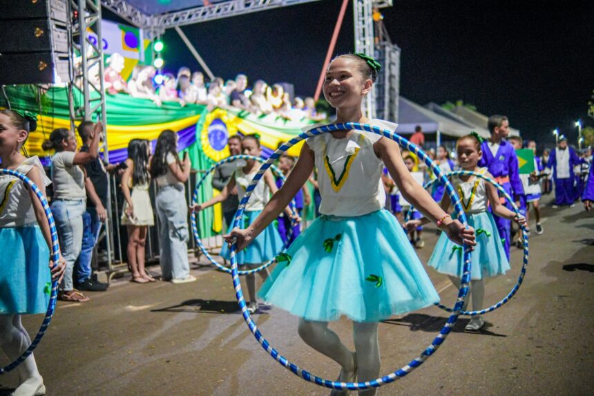 via-lago-se-enche-de-cores-e-emocao-em-desfile-que-celebra-a-independencia-do-brasil