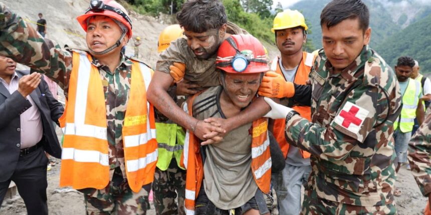 equipes-de-resgate-do-nepal-buscam-900-trabalhadores-de-hidreletricas
