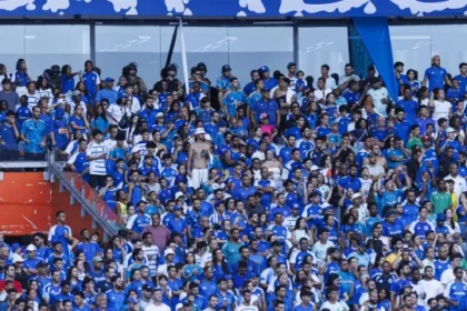 cruzeiro-embala-apos-perder-penalti,-ganha-do-athletico-e-encosta-no-g4