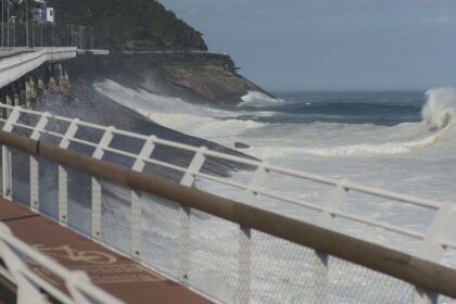 rio-de-janeiro-tem-aviso-de-ressaca;-ciclovia-tim-maia-e-fechada