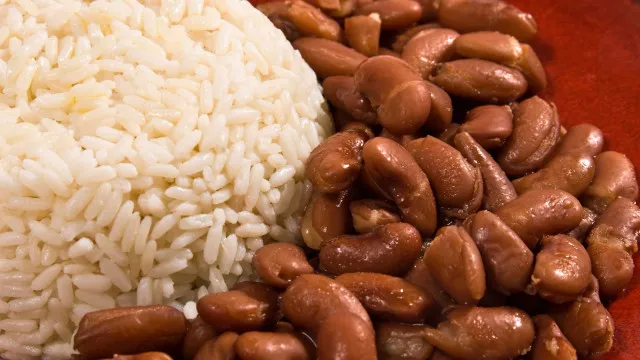 estudo-associa-arroz-e-feijao-a-dieta-mais-saudavel,-barata-e-sustentavel