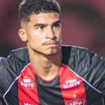 vitoria-resolve-pelo-alto,-respira-na-luta-contra-o-z4-e-afunda-o-gremio
