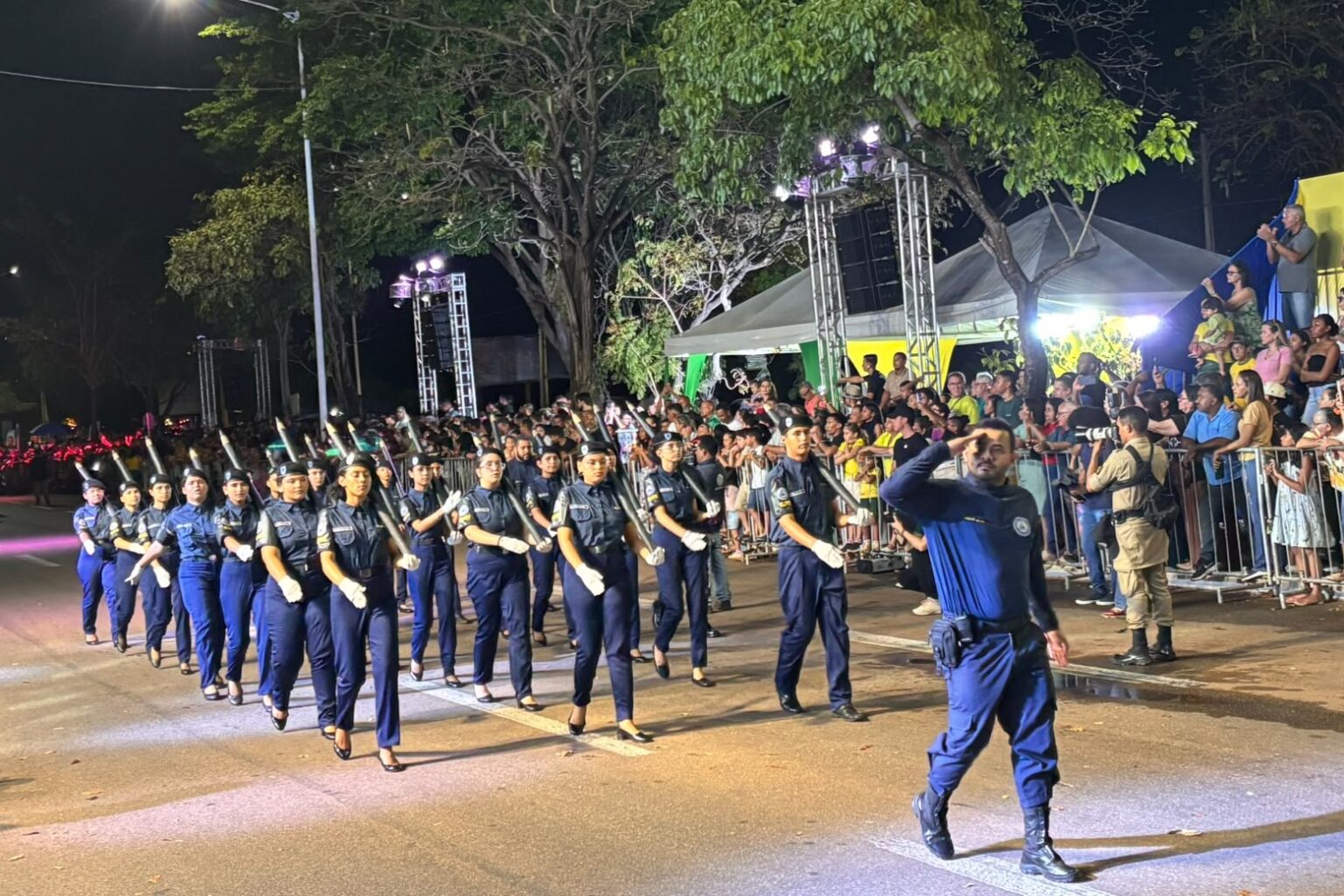 com-o-tema-‘educacao-que-ensina,-paz-que-transforma’,-etis-da-rede-municipal-de-ensino-desfilam-no-7-de-setembro