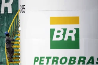 petrobras-anuncia-e-depois-recua-de-aumento-do-preco-na-gasolina-a-distribuidoras