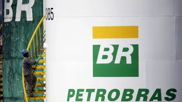 petrobras-anuncia-e-depois-recua-de-aumento-do-preco-na-gasolina-a-distribuidoras