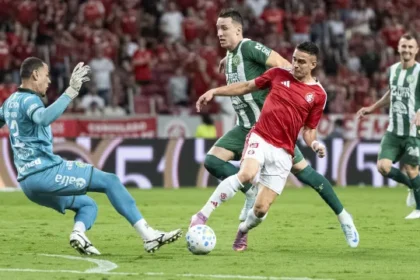 sob-enorme-pressao,-internacional-visita-a-chapecoense-em-duelo-direto-no-z-4-do-brasileirao