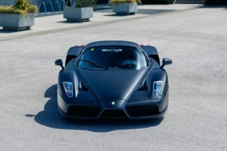 ferrari-enzo-unico-no-mundo-vai-a-leilao-apos-passar-por-familia-real