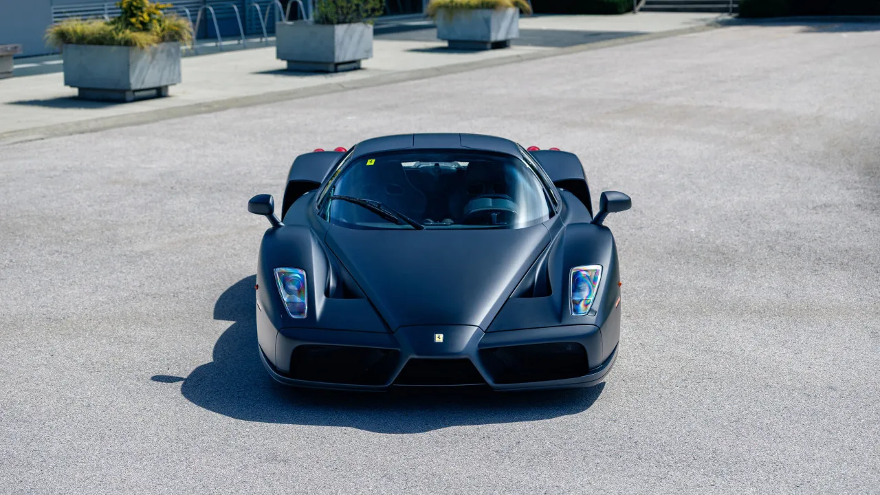 ferrari-enzo-unico-no-mundo-vai-a-leilao-apos-passar-por-familia-real