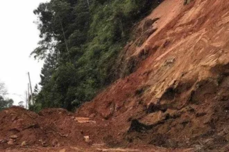 bombeiros-resgatam-corpo-soterrado-apos-queda-de-predio-na-zona-leste-de-sp