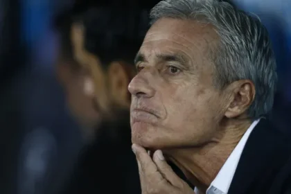 gremio-demite-o-tecnico-portugues-luis-castro