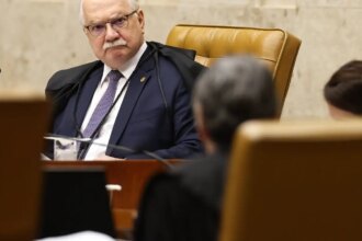ex-ministros-e-sociedade-civil-divulgam-carta-em-apoio-a-fachin 