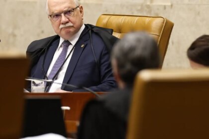 ex-ministros-e-sociedade-civil-divulgam-carta-em-apoio-a-fachin 