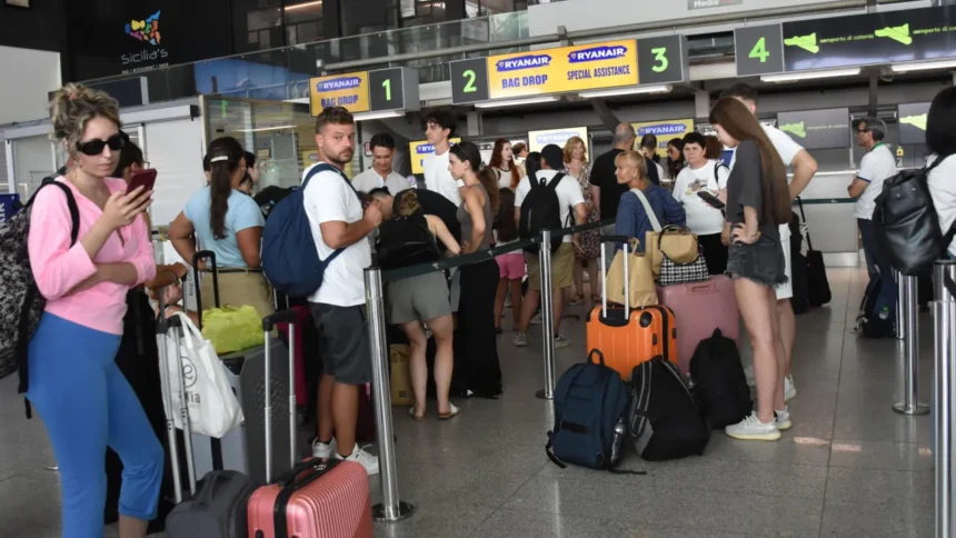 vulcao-etna-entra-em-atividade-e-aeroporto-de-catania-suspende-chegadas