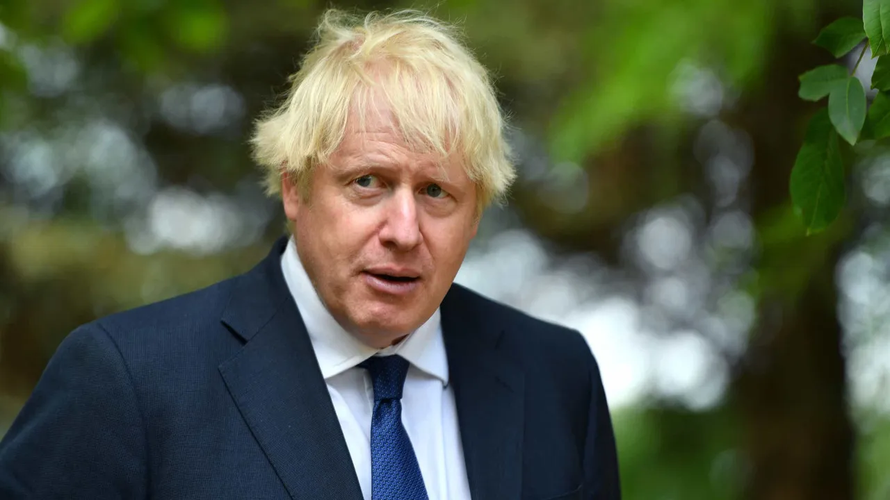 boris-johnson-reage-apos-escapar-a-ataque-russo:-“logica-distorcida”