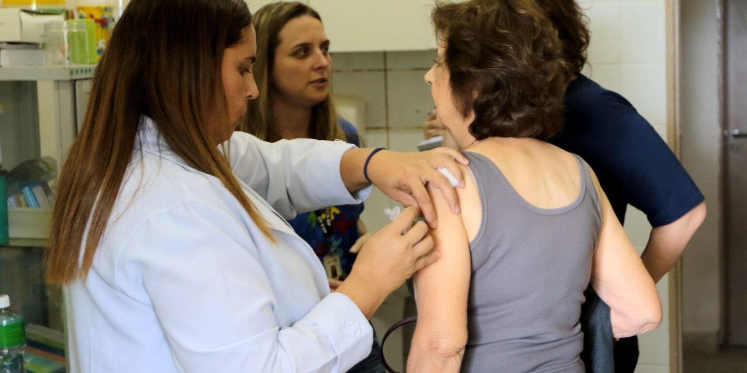sus-amplia-cobertura-da-vacina-pneumo-20-para-maiores-de-85-anos