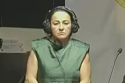 mulher-joga-fezes-em-vizinha-por-suspeita-de-traicao-e-e-presa
