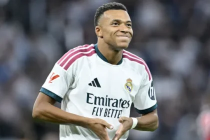 mbappe-insiste-na-bola-de-ouro:-“o-meu-melhor-advogado-sao-os-meus-pes”