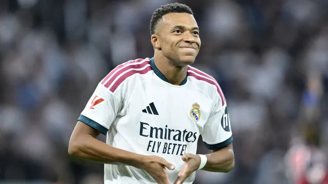 mbappe-insiste-na-bola-de-ouro:-“o-meu-melhor-advogado-sao-os-meus-pes”