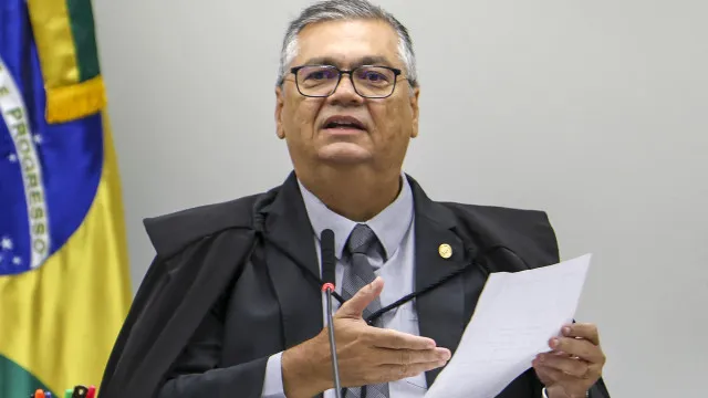 dino-manda-pf-investigar-relacao-de-vorcaro-com-cemiterios-em-sp
