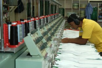 economia-recua-0,4%-na-passagem-de-junho-para-julho,-estima-fgv