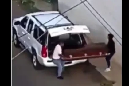 caixao-com-corpo-e-abandonado-em-rua-no-mexico;-video-mostra-momento