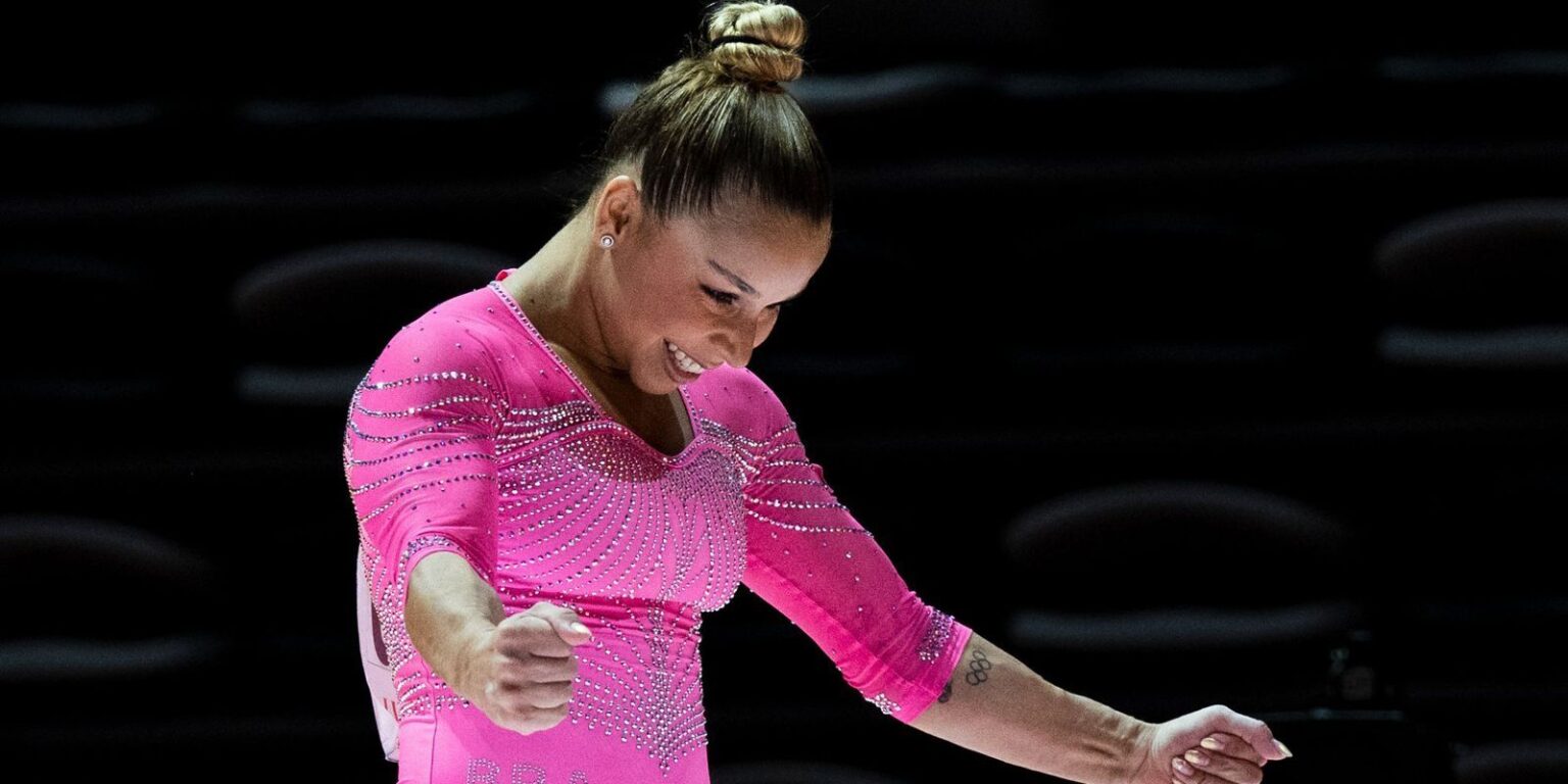 flavia-saraiva-e-ouro-nas-assimetricas-da-copa-do-mundo de-ginastica