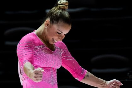 flavia-saraiva-e-ouro-nas-assimetricas-da-copa-do-mundo de-ginastica