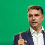 flavio-bolsonaro:-num-ato-de-desespero,-lula-aumentou-o-bolsa-familia-e-tenta-comprar-votos
