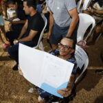 prefeito-eduardo-siqueira-campos-entrega-de-titulos-de-propriedade-para-moradores-do-lago-norte