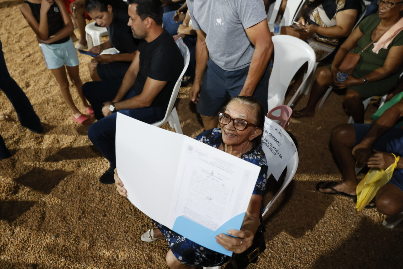 prefeito-eduardo-siqueira-campos-entrega-de-titulos-de-propriedade-para-moradores-do-lago-norte