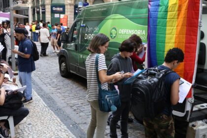 transexuais-e-travestis-fazem-ato-no-rj-em-defesa-da-democracia